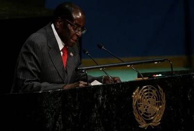 Robert Mugabe faces looming deadline to resign