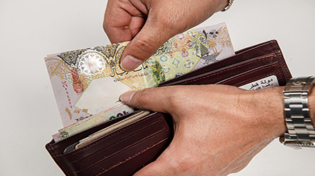 لا نَذْرَ في معصية الله، ولا فيما لا تَمْلِكه