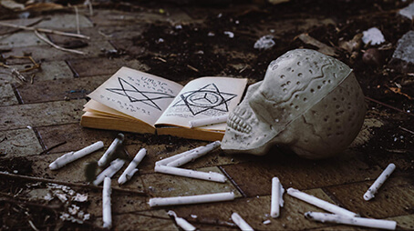 النَّفَّاثَات في الْعُقَد.. وحقيقةُ السحر