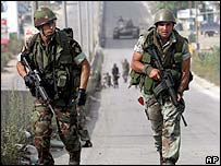 Lebanese troops battle militants