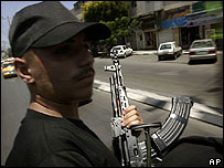 Hamas detains Fatah men in Gaza 