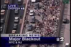 Hundreds of Thousands Pour Onto New York Streets after Power Cuts