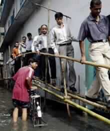 Death Toll from South Asian Floods Rises to 925, Millions Stranded