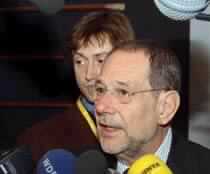 Envoys Visit Ukraine as Rallies Resume