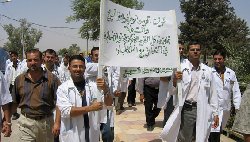 Iraqi doctors wary of carrying guns 