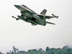 Des avions de combat israéliens survole la bande de Gaza